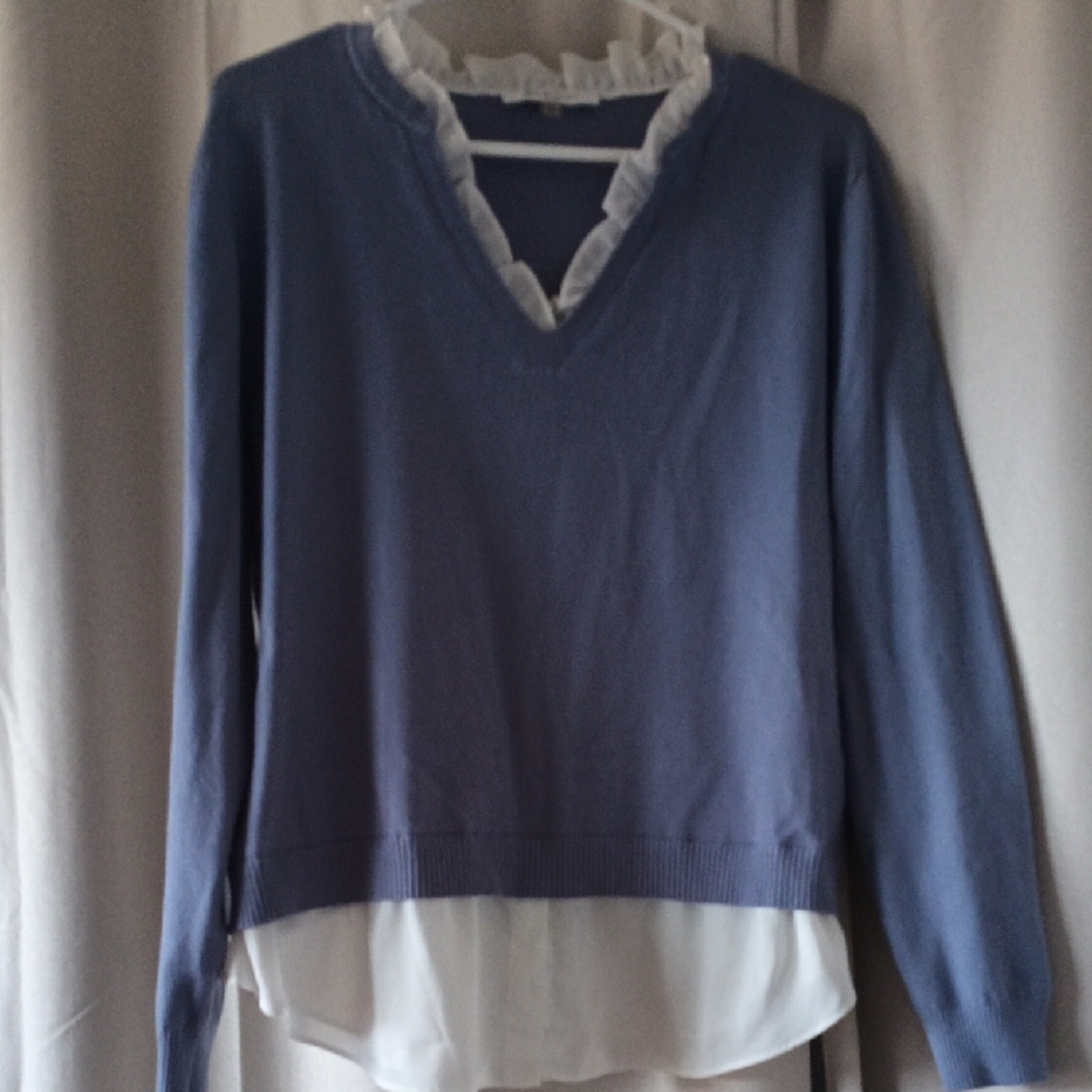 Sioni Lavender V-Neck Sweater with White Ruffle Detail